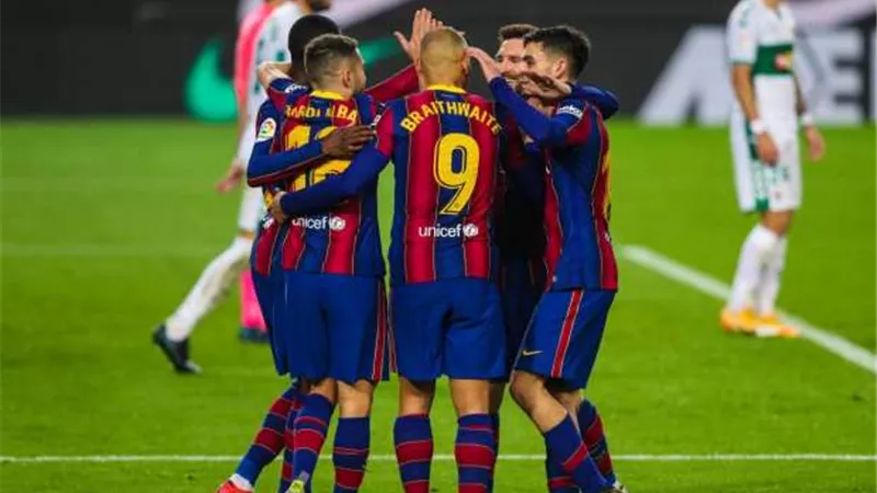 ديست وديباي وفاتي يقودون هجوم برشلونة امام ريال مدريد