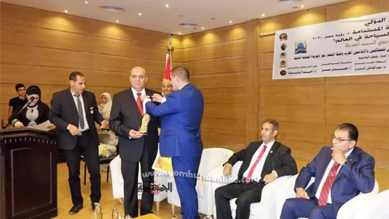 تكريم عالمي للدكتور نافع بتجارة السادات