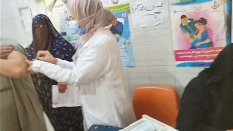 إستمرار توافد المواطنين على الفرق الطبية المتواجدة للتطعيم باللقاح المضاد لكورونا بالشرقية
