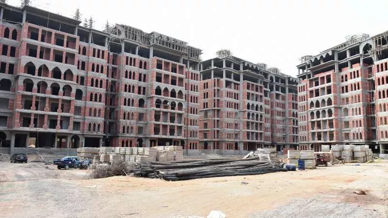 محافظ الشرقية يتفقد أعمال إنشاء 50 عمارة سكنية للإسكان المتوسط بمنطقة الحريري بالزقازيق