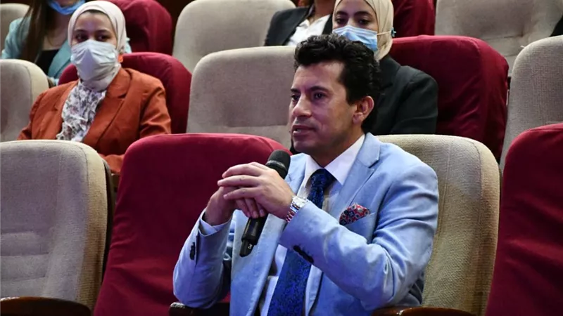 مسرح وزارة الرياضة يستضيف أمين عام المجلس الأعلى للآثار فى حوار مع الشباب