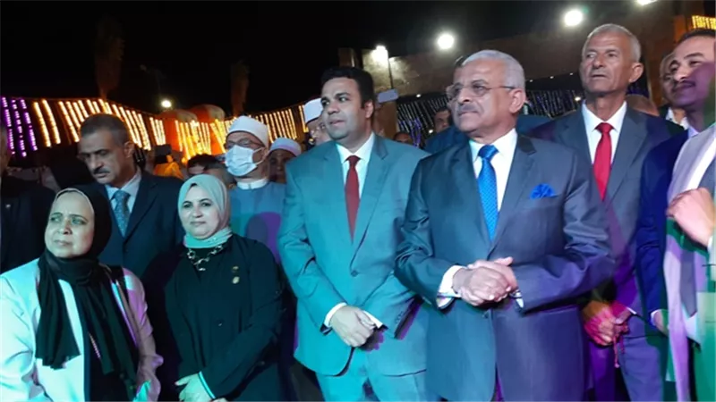 انطلاق عربات الزهور احتفالا بالعيد القومي للسويس