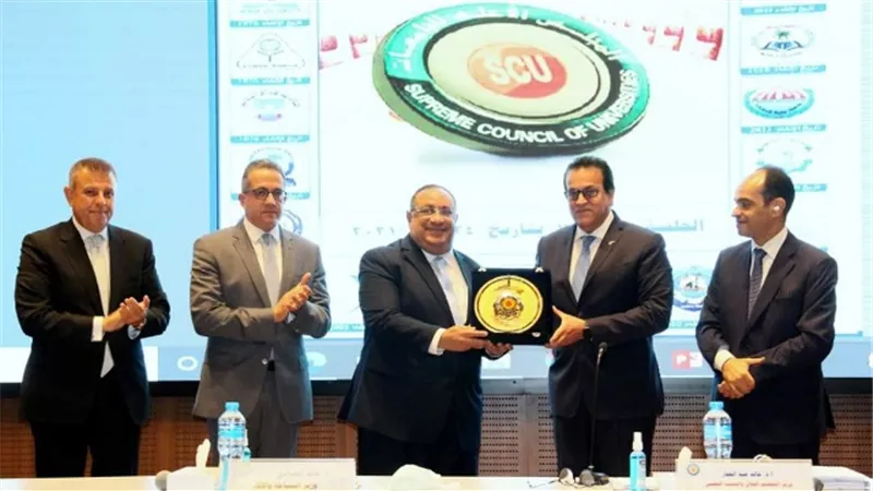 المجلس الأعلى للجامعات يكرم ماجد نجم رئيس جامعة حلوان السابق تقديراً لجهوده.. بالصور