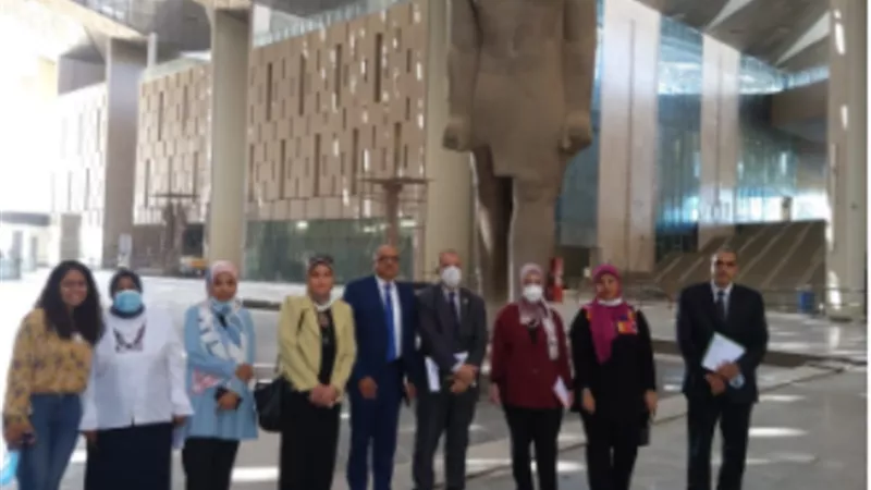 وفد وزارة التخطيط والتنمية الاقتصادية وبنك الاستثمار القومي يزور المتحف المصري الكبير
