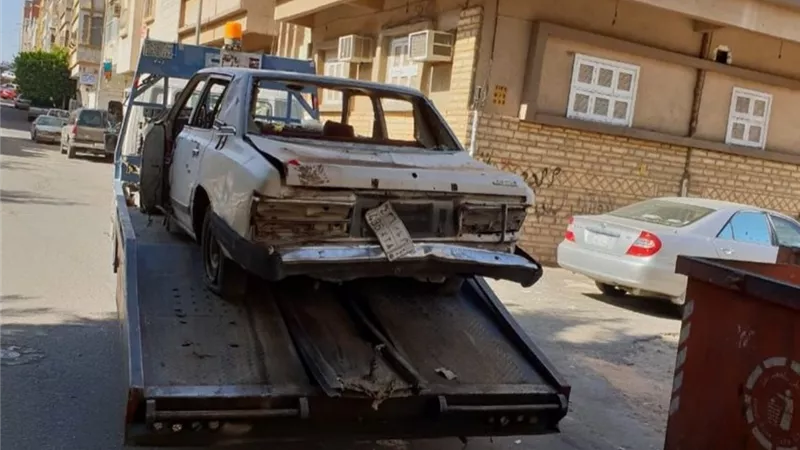 رفع 42 سيارة متهالكة من الشوارع