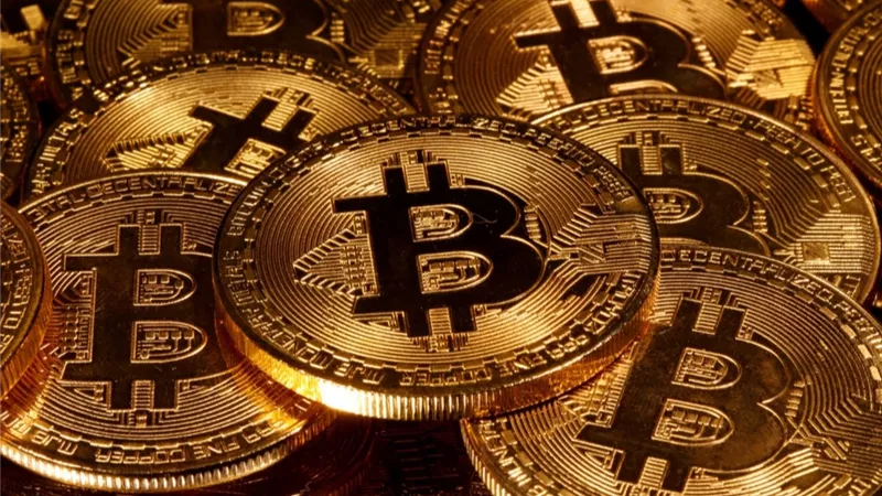 موظف الشركة يتاجر فى العملات الإفتراضية البت كوين