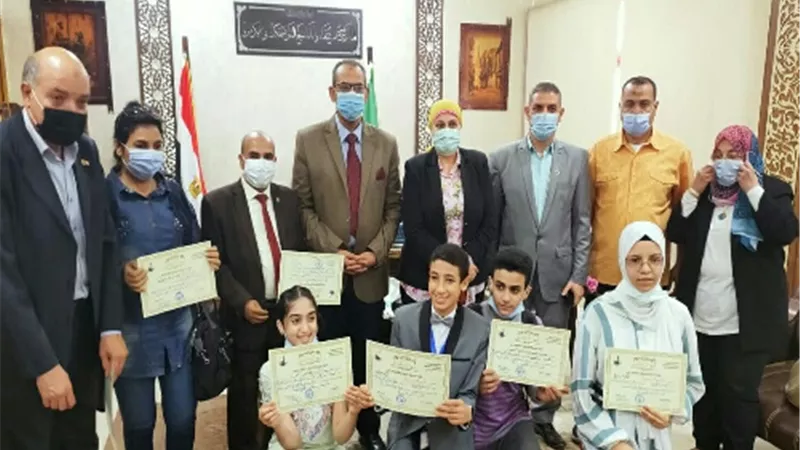 وكيل التعليم بالقليوبية يُكرم توجيه عام المكتبات والاخصائيين المثاليين والطلاب الفائزين فى المسابقات