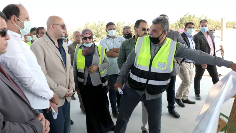 محافظ بني سويف يتفقد أعمال إصلاح منظومة الصرف الصناعي ببياض العرب الصناعيه