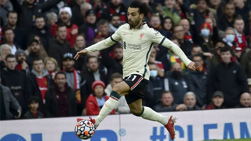 محمد صلاح يسجل الهدف الثالث لليفربول فى شباك مانشستر يونايتد