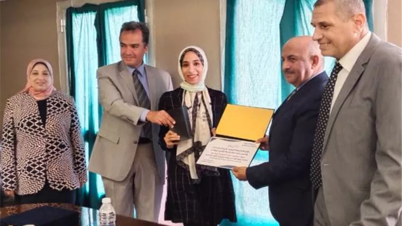 نائب رئيس جامعة الزقازيق يكرم الطلاب المتفوقين في الأنشطة الطلابية