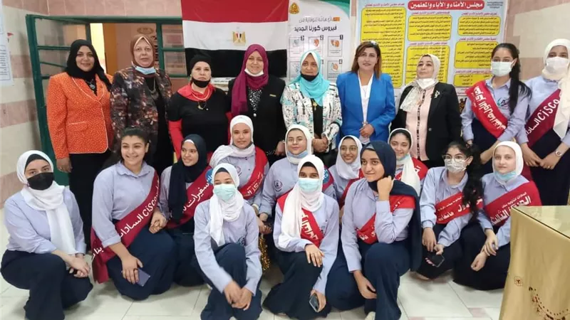 قومى المرأة والمشاركة المجتمعية ينظمان دورة تدريبية لطالبات السادات الثانوية بالزقازيق