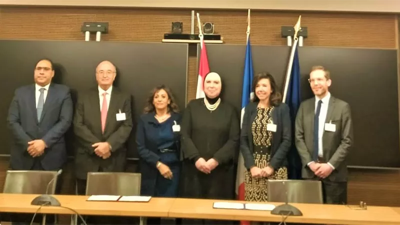 نيفين جامع تشهد توقيع بروتوكول تعاون بين المجلس التصديري للملابس الجاهزة واتحاد الصناعات النسيجية الفرنسي