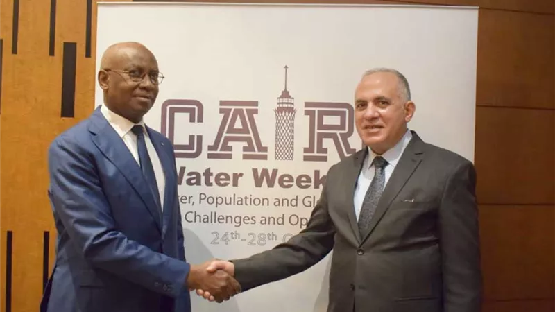 وزير المياه السنغالي يطالب بالدعم المصري لتنظيم المنتدى التاسع للمياه