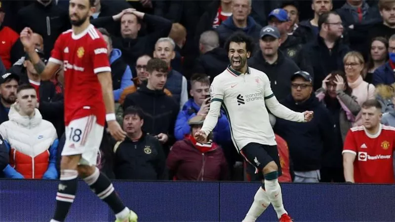 ليفربول يُذل مانشستر يونايتد على ملعبه بخماسية.. وصلاح يسجل 