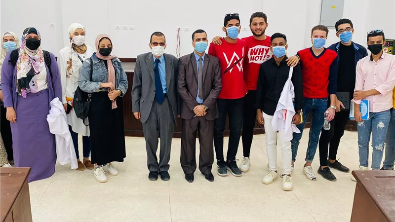 وكيل آداب العريش يعقد ندوة حول التكنولوجيا بين الواقع والمأمول..صور