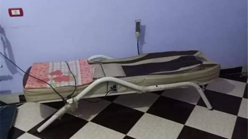 تفاصيل مداهمة مركز طبى مخالف يديره حاصل على معهد فنى تجارى بقنا .. صور
