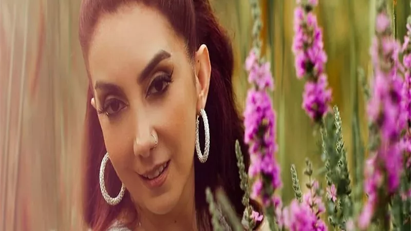 نوفا عماد تغنى عن الشوق والفراق باللهجة العراقية في أغنية 