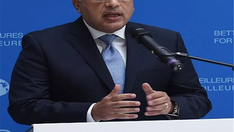 رئيس الوزراء والسكرتير العام لمنظمة التعاون الاقتصادي والتنمية يعقدان مؤتمرا صحفيا بمقر المنظمة بباريس