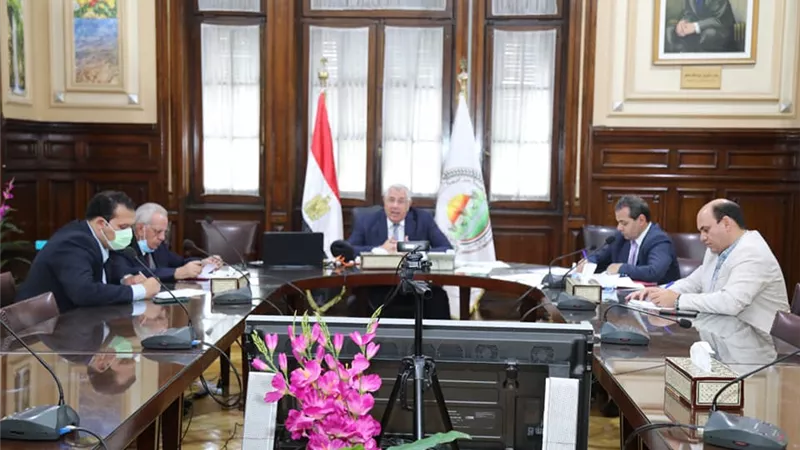 القصير يبحث مع المفوض الزراعي بالاتحاد الأوروبي عددا من القضايا المشتركة