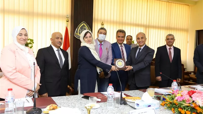 مجلس جامعة الزقازيق يقرر صرف10آلاف جنيه مكافأة للمتميزين من علماء الجامعة