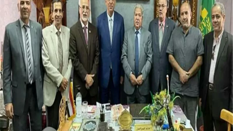 مدير تعليم بنها يجتمع مع اعضاء مجلسي الشعب والشيوخ ومجلس الامناء