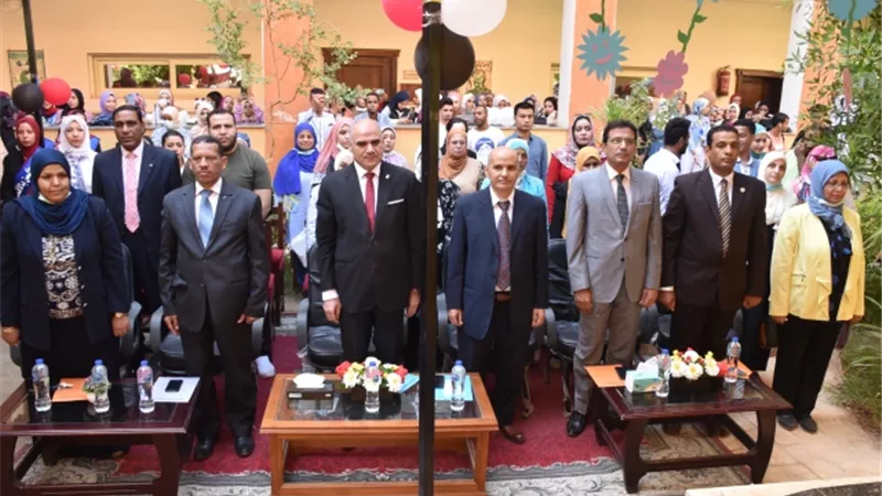 رئيس جامعة الأقصر يشهد حفل استقبال الطلاب الجدد بكلية الألسن