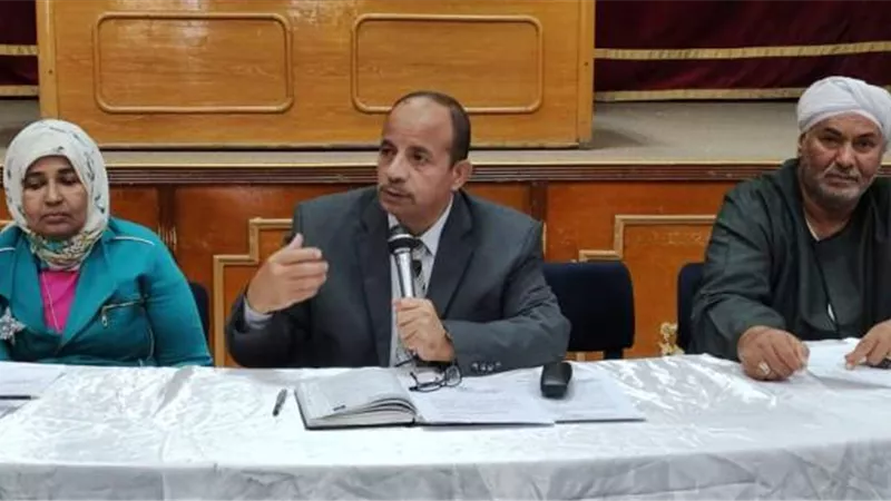 وكيل تعليم قنا: وضع خطة لسد العجز بالمدارس