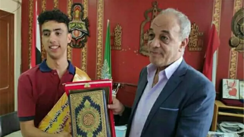 مدير تعليم القناطر الخيرية يكرم الطلاب المخترعين والموهوبين