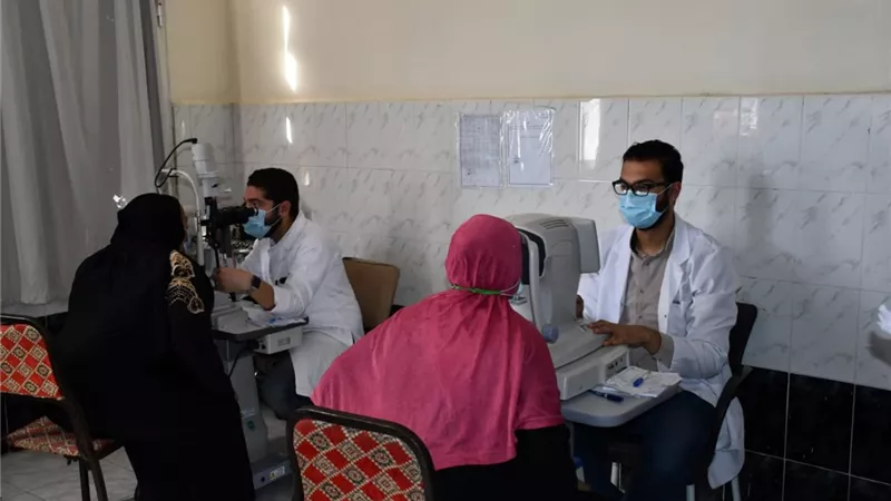 لليوم الثالث « جسور الخير 12 » تواصل عملها بالكشف على ١٢٧١ مواطنًا بسفاجا