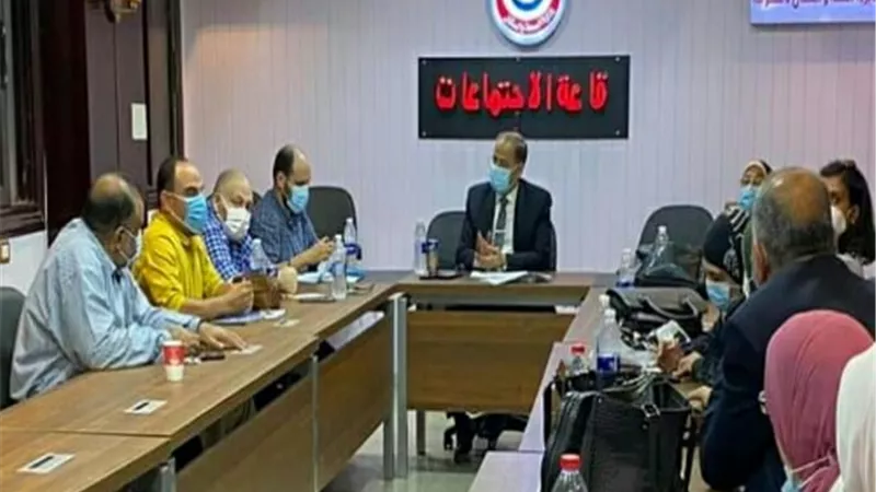 وكيل الصحة بالقليوبية يناقش خطة تطعيم المواطنين بلقاح كورونا.. ويشدد على معالجة السلبيات
