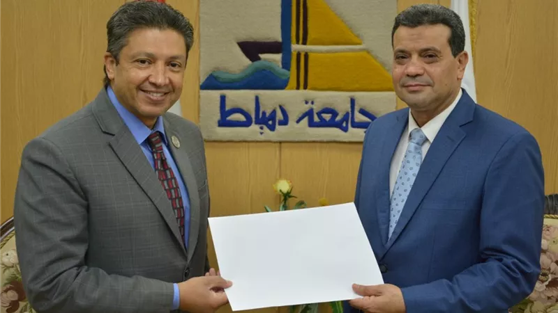عميدان لكليتي التجارة والتربية بجامعة دمياط