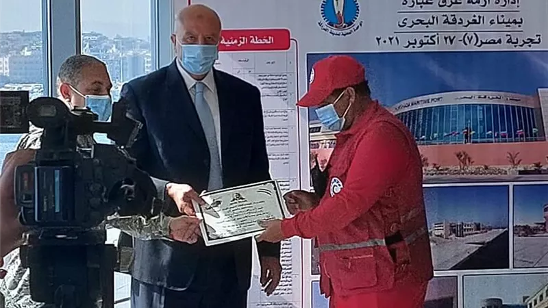 مشاركة جمعية الهلال الأحمر المصرى فى مناورة مصر 7 لسيناريوا غرق عبارة بالغردقة