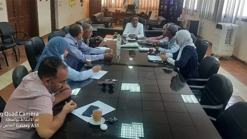 إنشاء غرف تصريف مياه الامطار بشوارع راس غارب