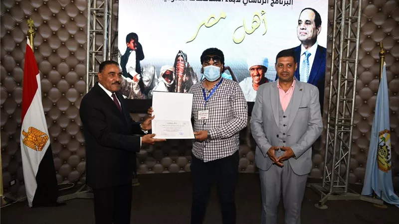 حوار مفتوح بين محافظ مطروح وشباب البرنامج الرئاسي للمحافظات الحدودية