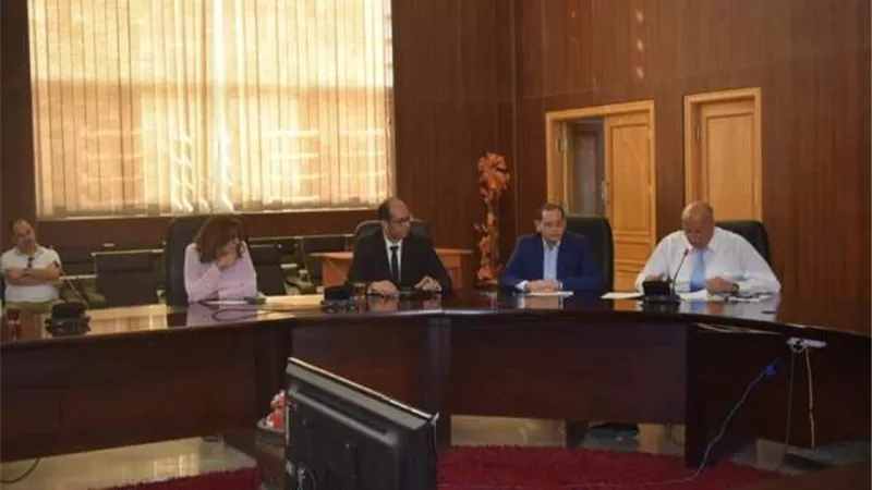 سكرتير عام البحر الأحمر يلتقي مسئولي هيئة التنمية الصناعية لمناقشة تذليل المعوقات