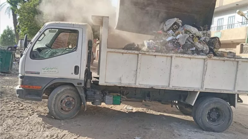 رفع ٦١ طن من الأتربة والمخلفات الصلبة بإسنا جنوب الأقصر
