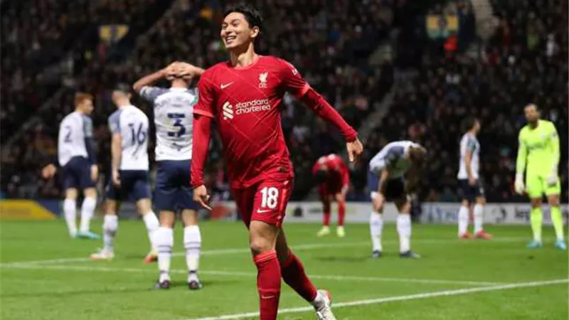 ثنائية مينامينو وأوريجي تقود ليفربول لربع نهائي كأس كاراباو