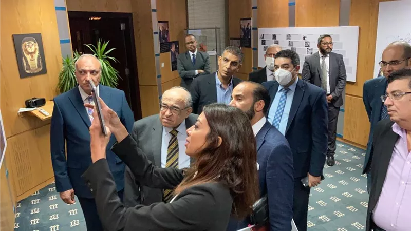 الفقي.. يفتتح قاعة المشروعات