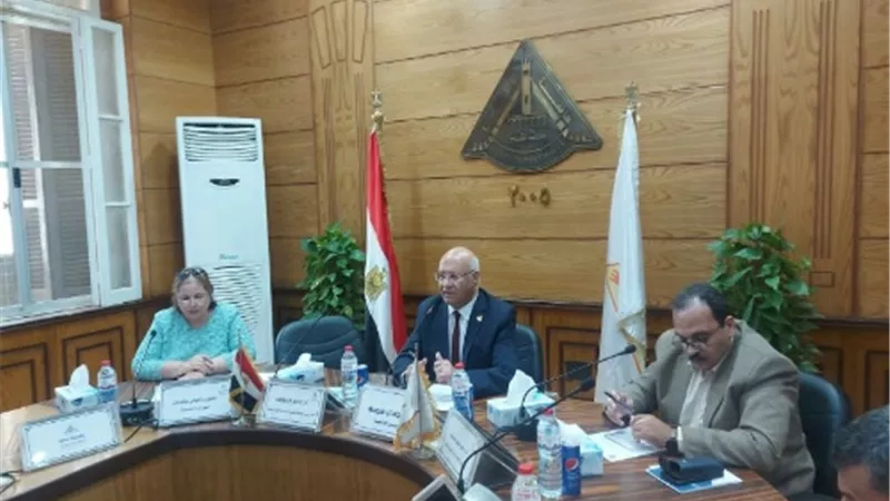 رئيس جامعة بنها يوجه بضرورة مشاركة جميع الكليات في جائزة التميز الحكومي العام القادم