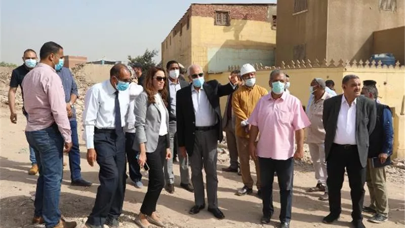 محافظ الجيزة يتابع نسب تنفيذ إزالة العقارات الغير أمنه بـسن العجوز