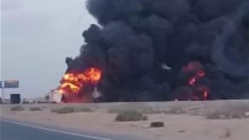 مصرع سائق في حادث تصادم شاحنتين بالسويس