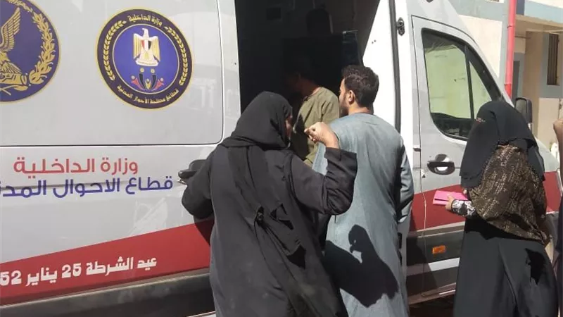 قافلة الأحوال المدنية تستخرج ٣ آلاف شهادة مميكنة وبطاقة رقم قومى فى أبوتشت بقنا