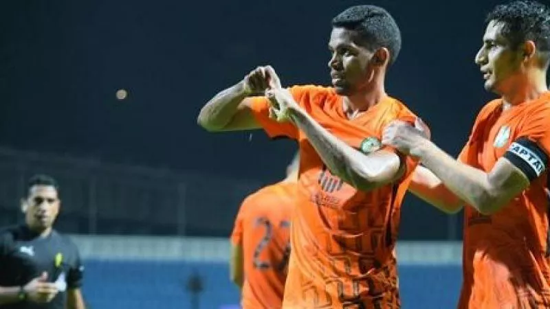 بامبو يغيب عن صفوف البنك الأهلى فى مواجهة المارد الأحمر بالدورى