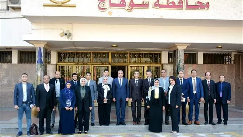 محافظ سوهاج يلتقي أعضاء المكتب الفني لمديرية الصحة بتشكيله الجديد..صور