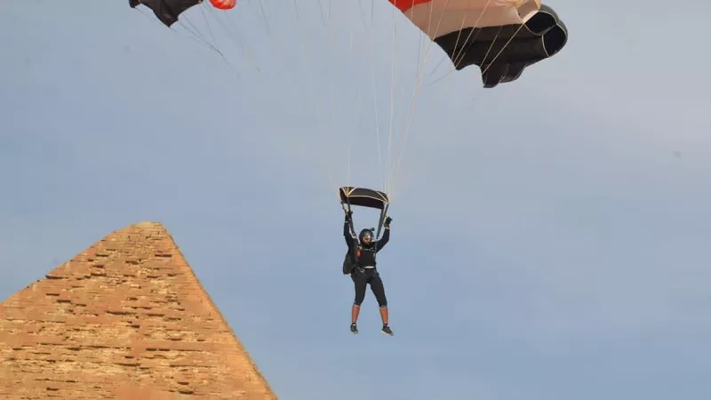 ختام مهرجان القفز الحر بالمظلات sky seekers بالاهرامات