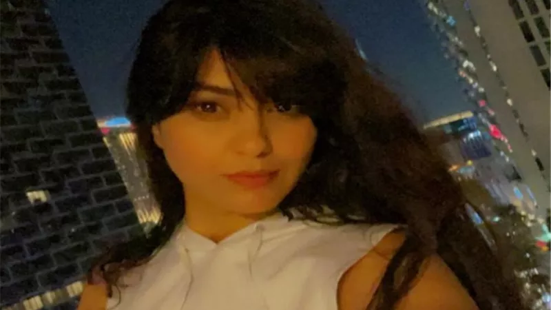 شاهد .. لمياء كرم تلفت الأنظار بإطلالة جذابة ..صور