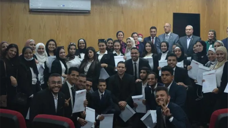 ميناء القاهرة الجوى تحتفل بانتهاء البرنامج التدريبى لطلبة الجامعات