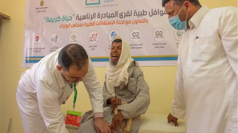 قافلة مجلس الوزراء وجامعة الازهر.. للكشف على 925 مواطن من أهالي غرب مطروح