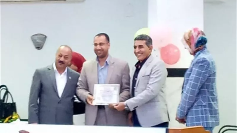 مالية البحرالأحمر تكرم المتميزين و المحالين على المعاش