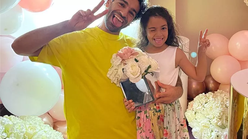 بالصور.. محمد صلاح يحتفل بعيد ميلاد ابنته مكه